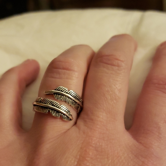 💥5/$30🎁 FEATHER 925 STERLING ADJUSTABLE RING - Picture 6 of 7